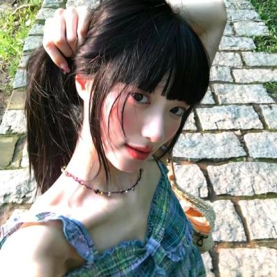 向天真的女生投降